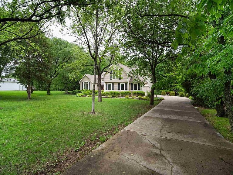 Listing photo 3