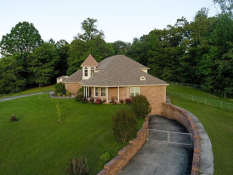 Listing photo 5