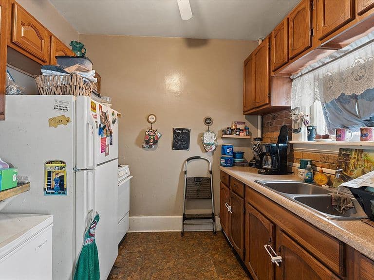 Listing photo 5