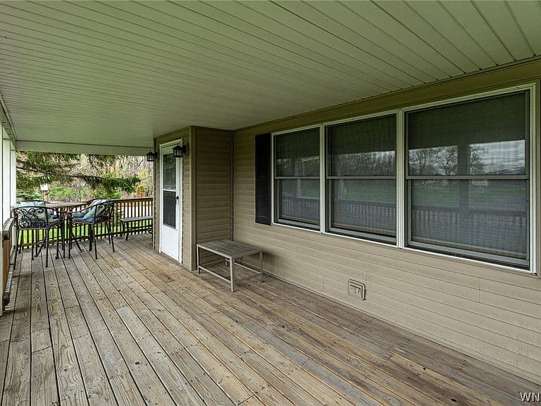 Listing photo 4