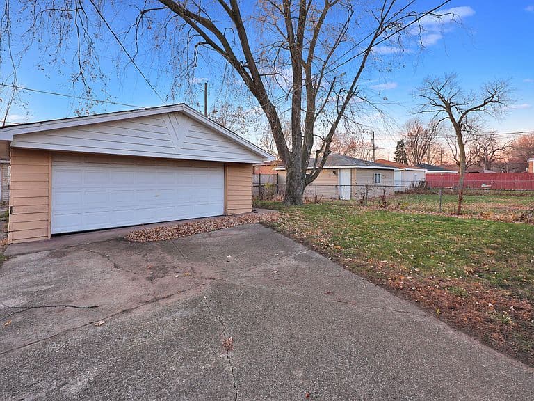 Listing photo 5
