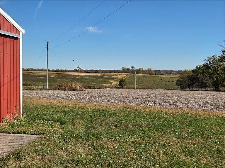 Listing photo 5