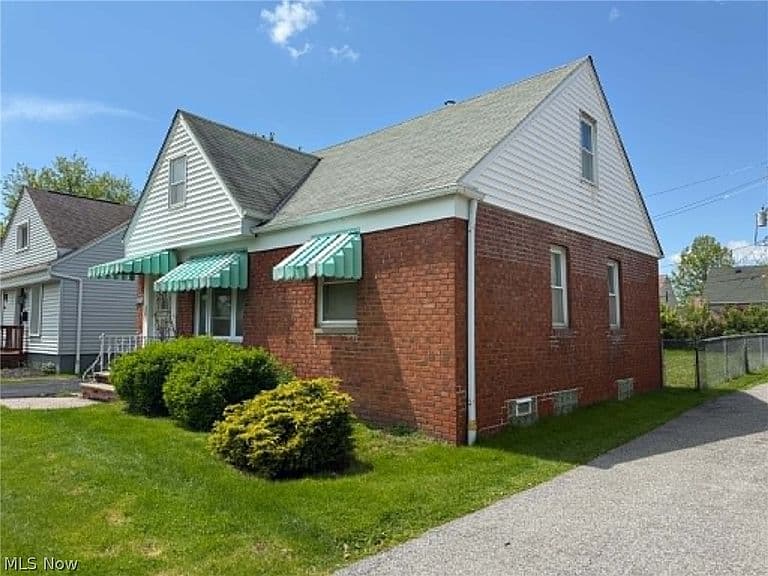 Listing photo 4