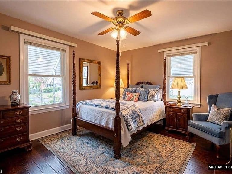 Listing photo 5