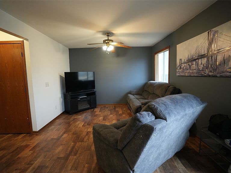 Listing photo 5