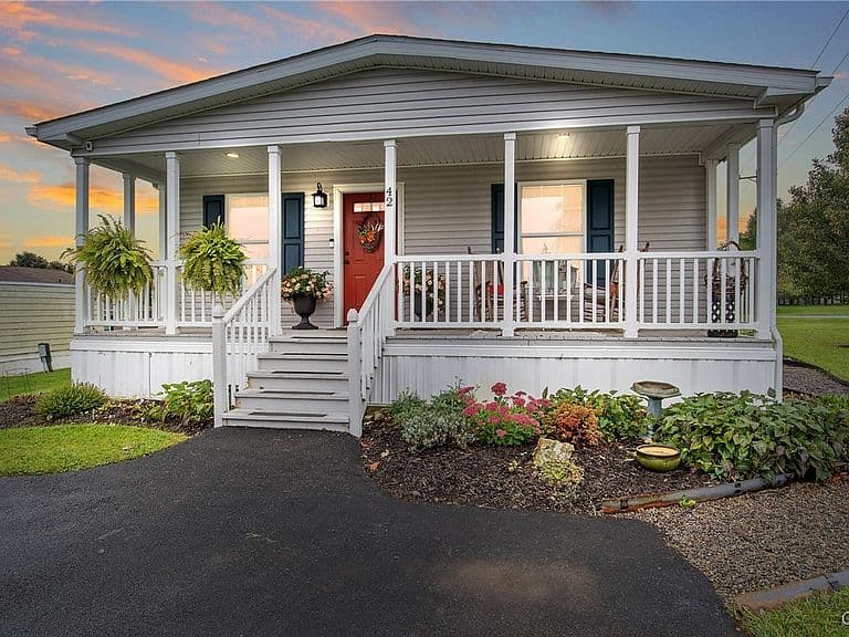 Listing photo 3