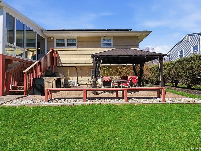 Listing photo 5