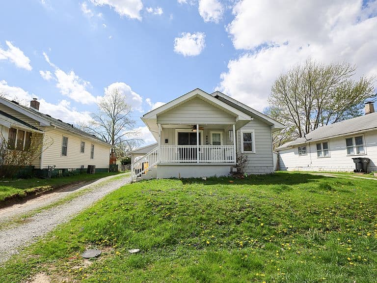 Listing photo 2