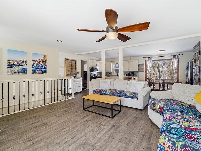 Listing photo 5