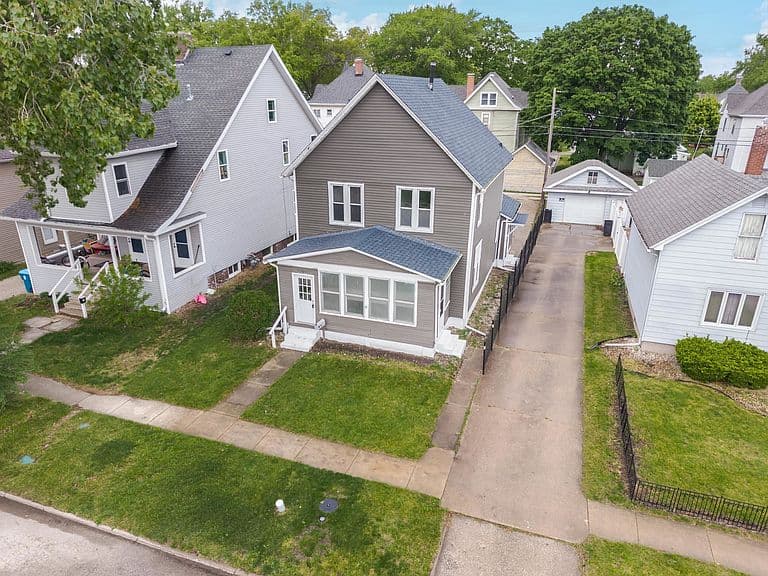 Listing photo 2