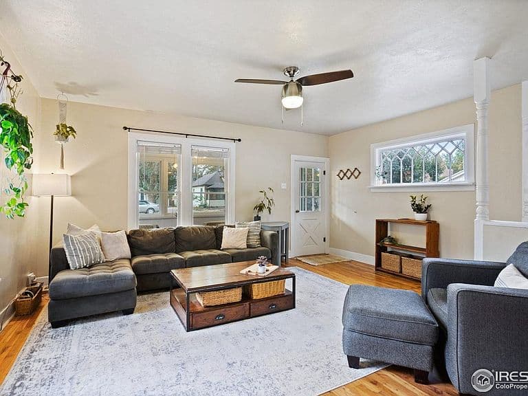 Listing photo 3
