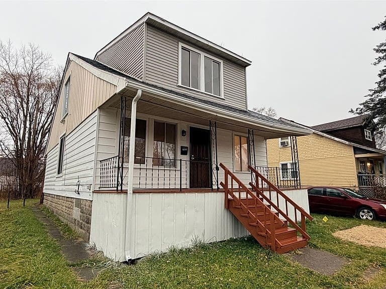 Listing photo 2