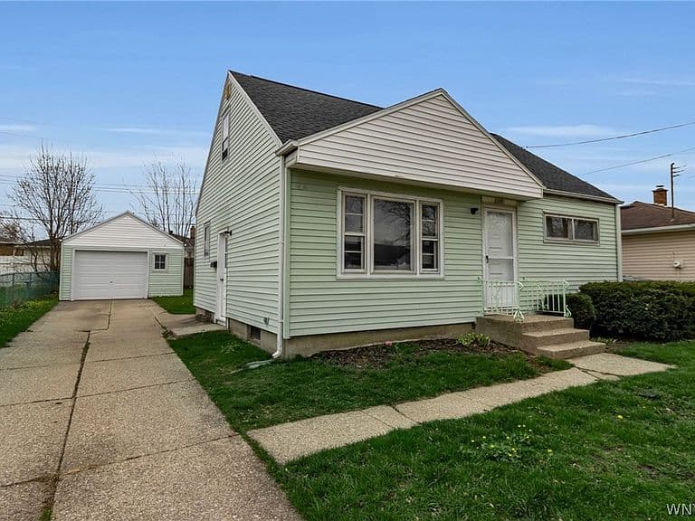 Listing photo 2
