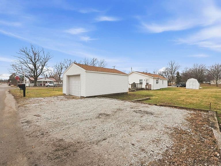 Listing photo 4