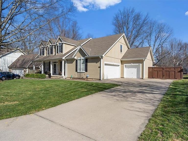 Listing photo 2