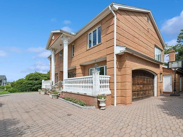 Listing photo 4