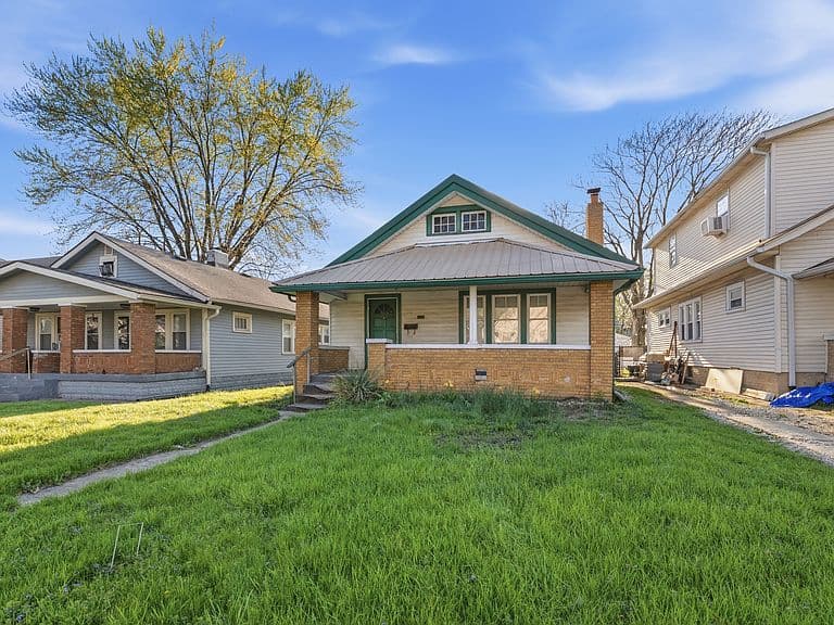 Listing photo 3