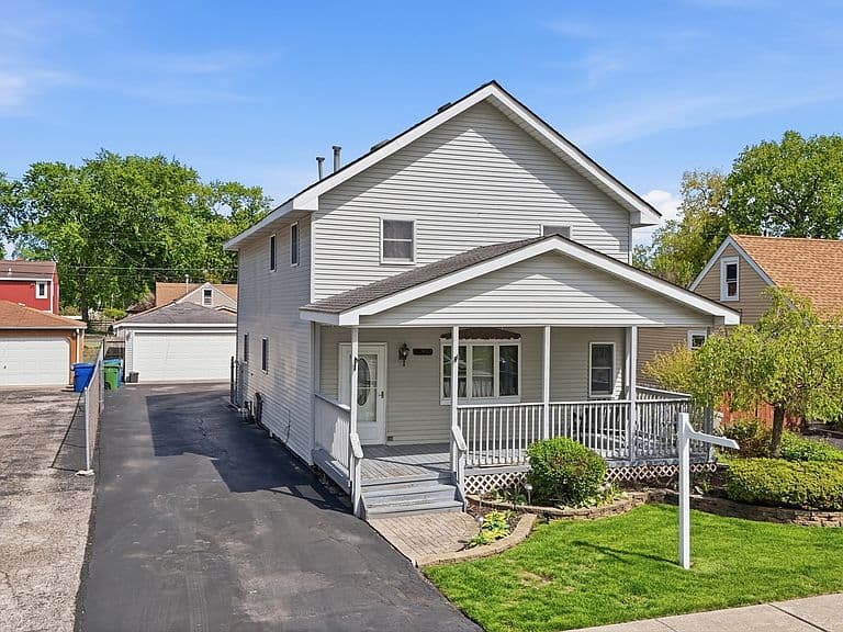 Listing photo 2