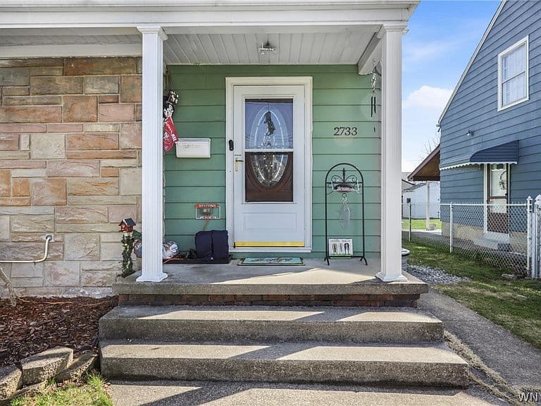 Listing photo 3