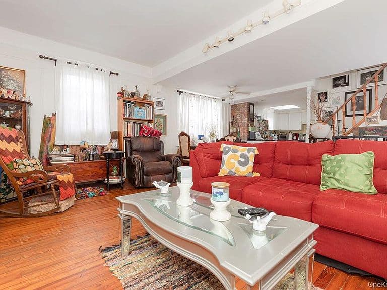 Listing photo 5