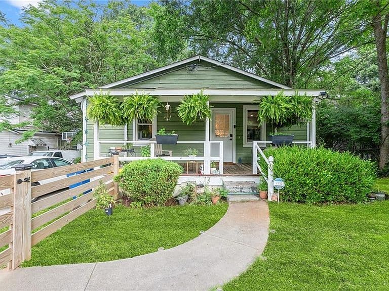 Listing photo 2