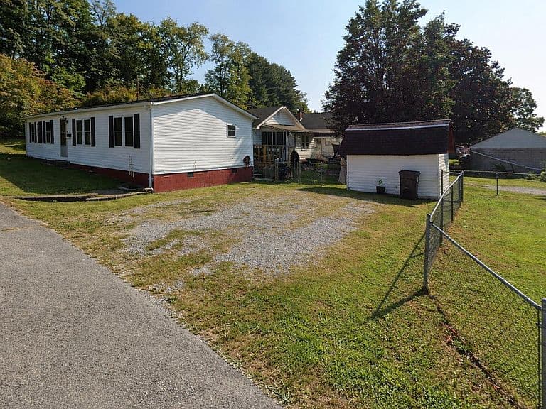 Listing photo 2