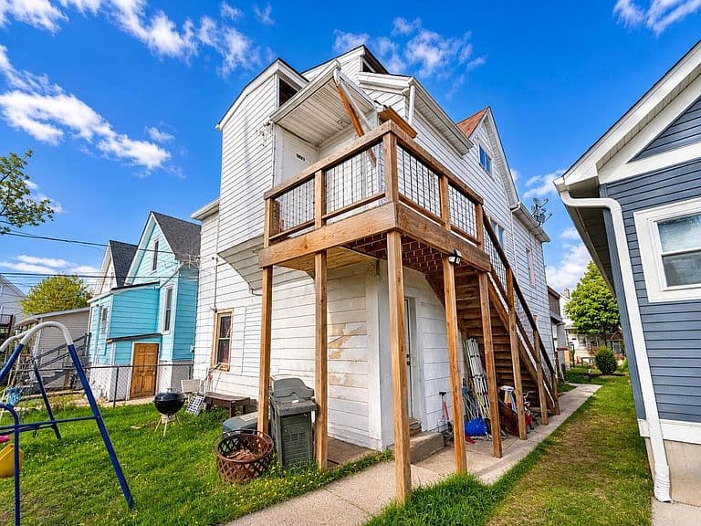 Listing photo 4