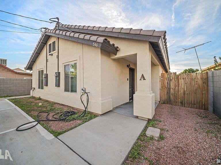 Listing photo 2