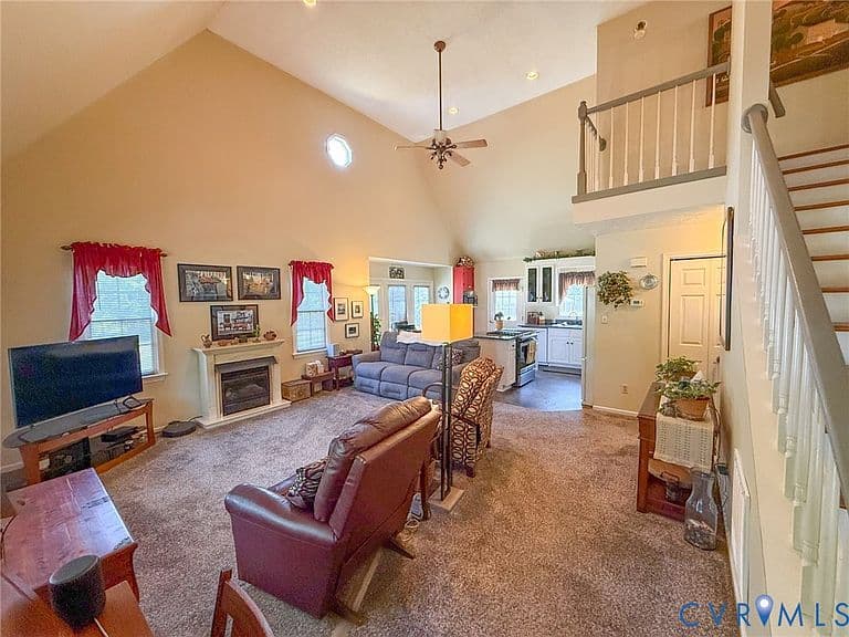 Listing photo 2