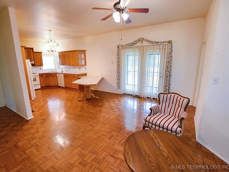Listing photo 5