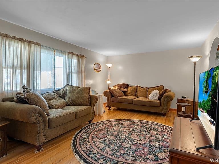 Listing photo 5