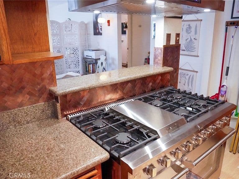 Listing photo 5