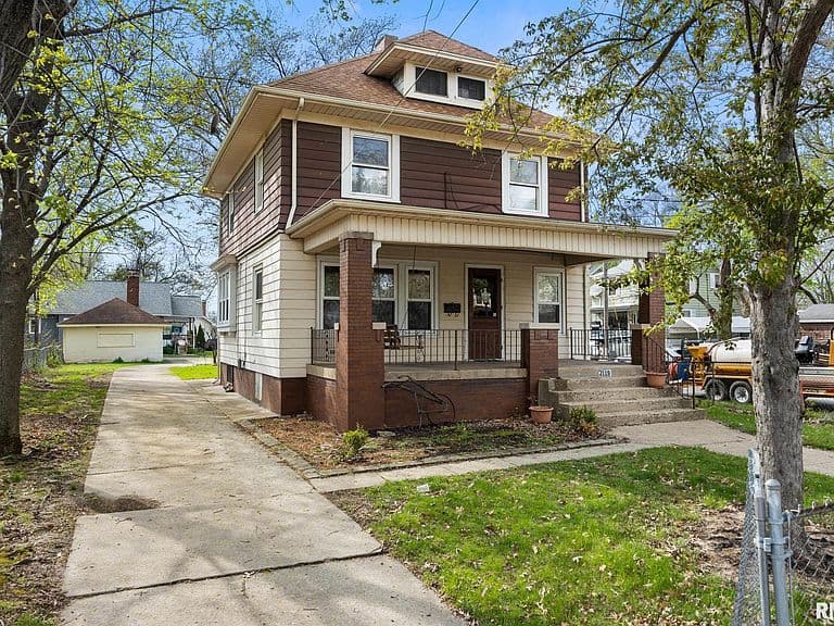 Listing photo 2