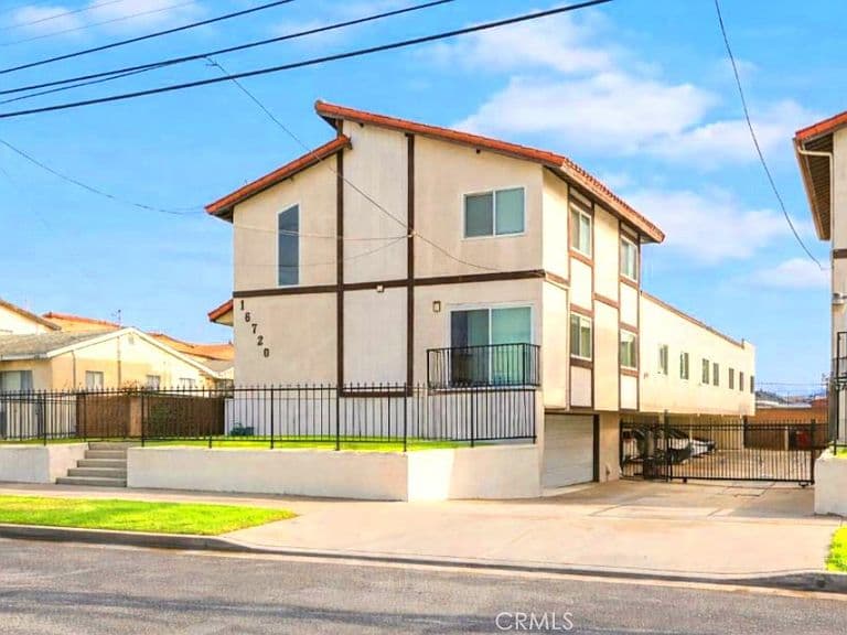 Listing photo 3