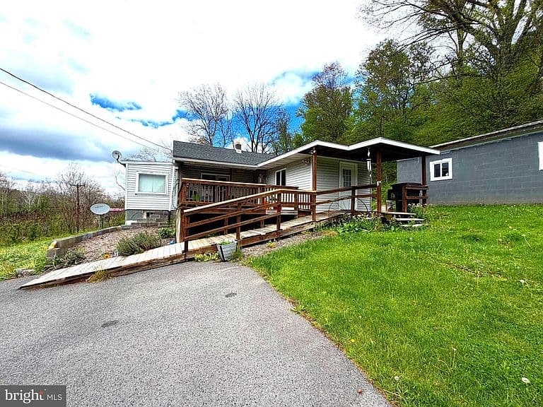 Listing photo 2