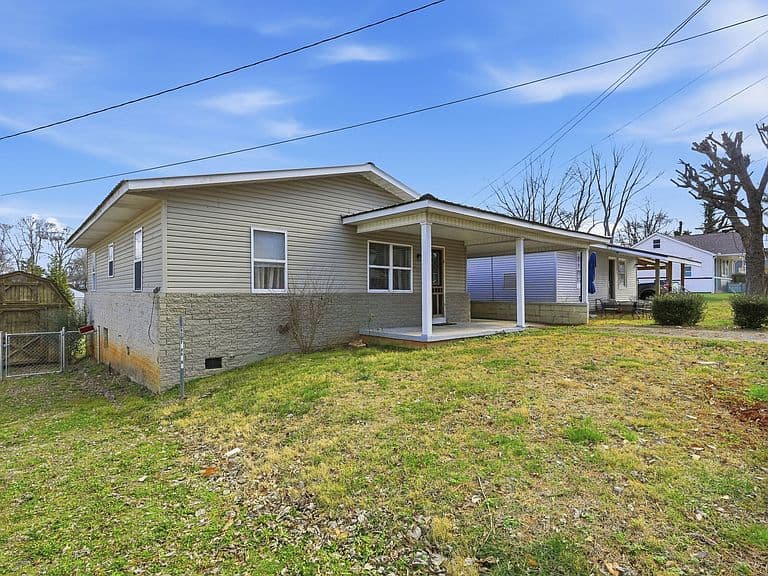 Listing photo 2