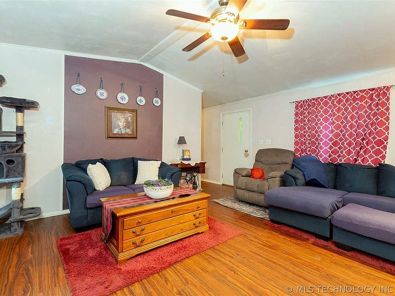 Listing photo 5