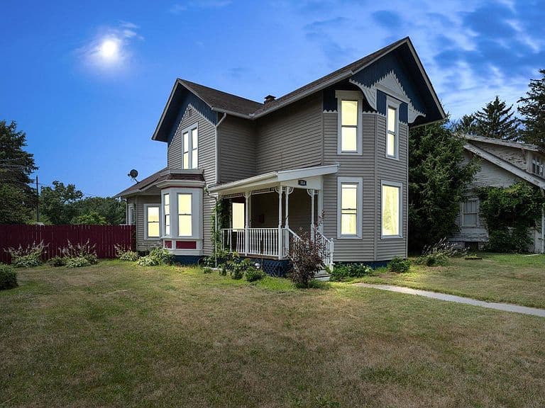 Listing photo 2