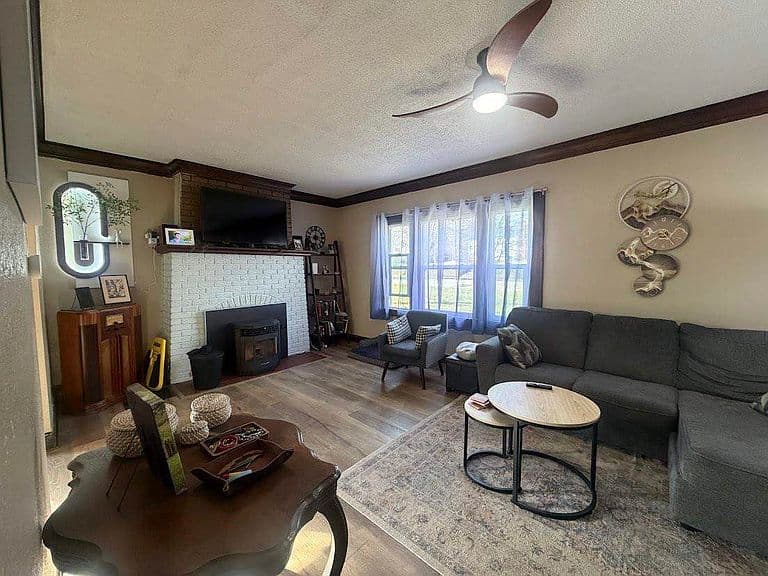 Listing photo 5