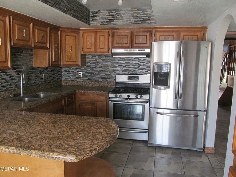 Listing photo 5