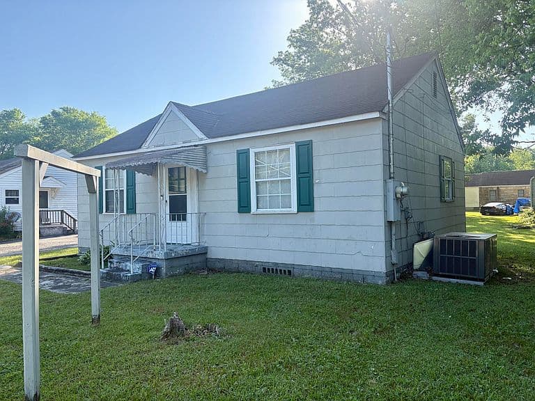 Listing photo 2