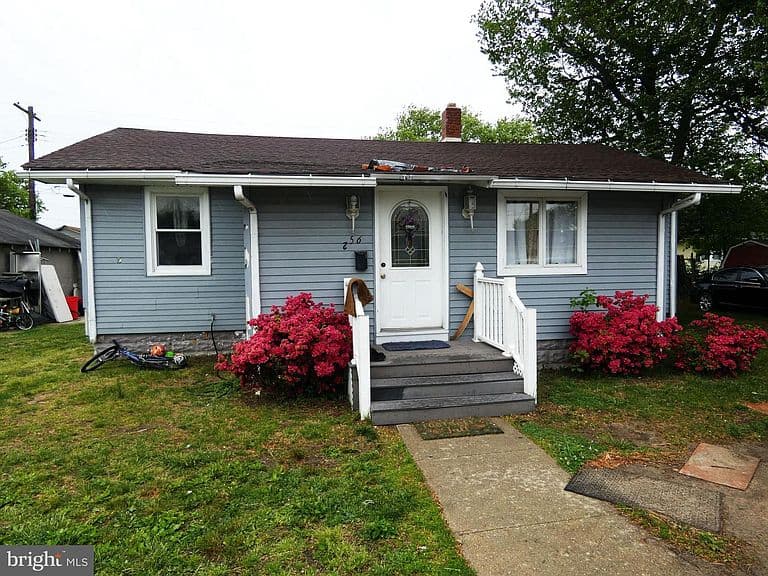 Listing photo 2