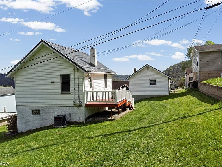 Listing photo 2