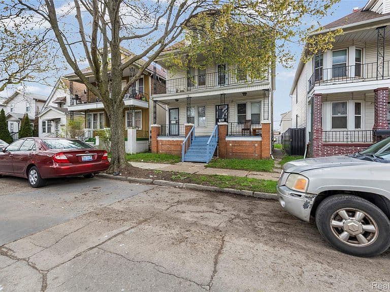 Listing photo 2