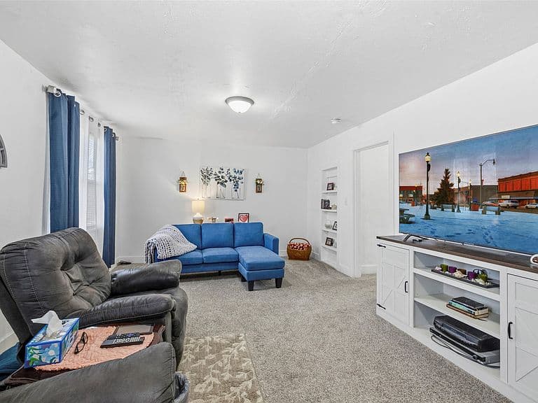 Listing photo 3
