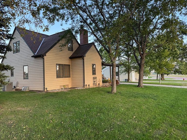 Listing photo 3