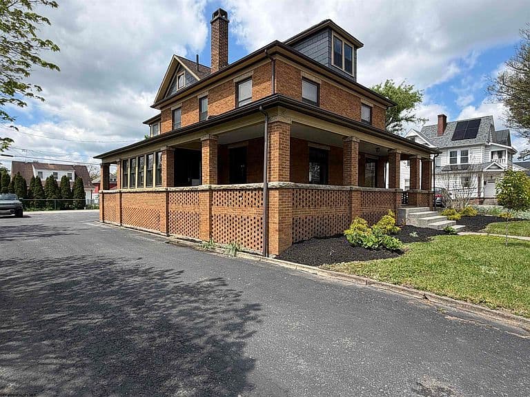 Listing photo 4