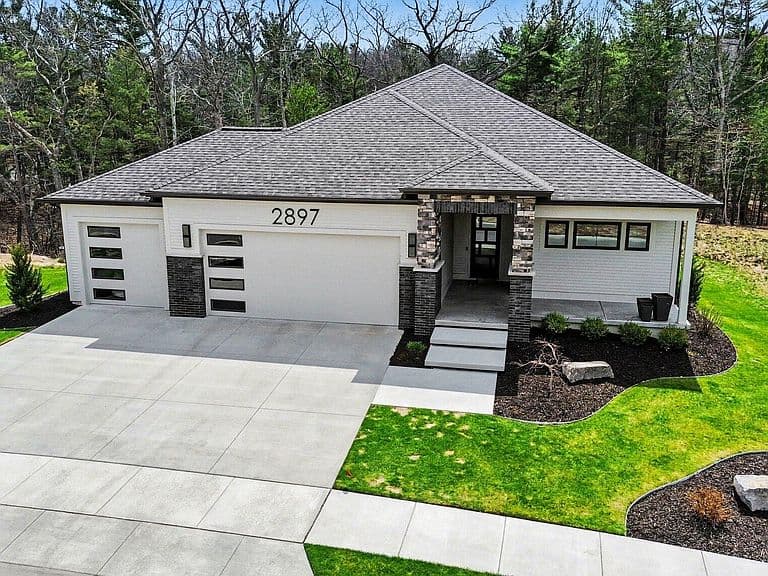 Listing photo 2