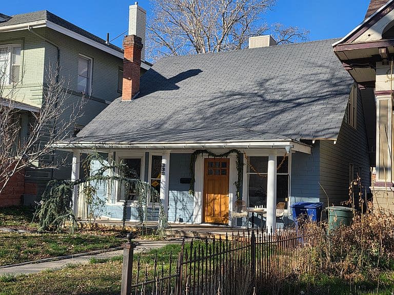 Listing photo 2