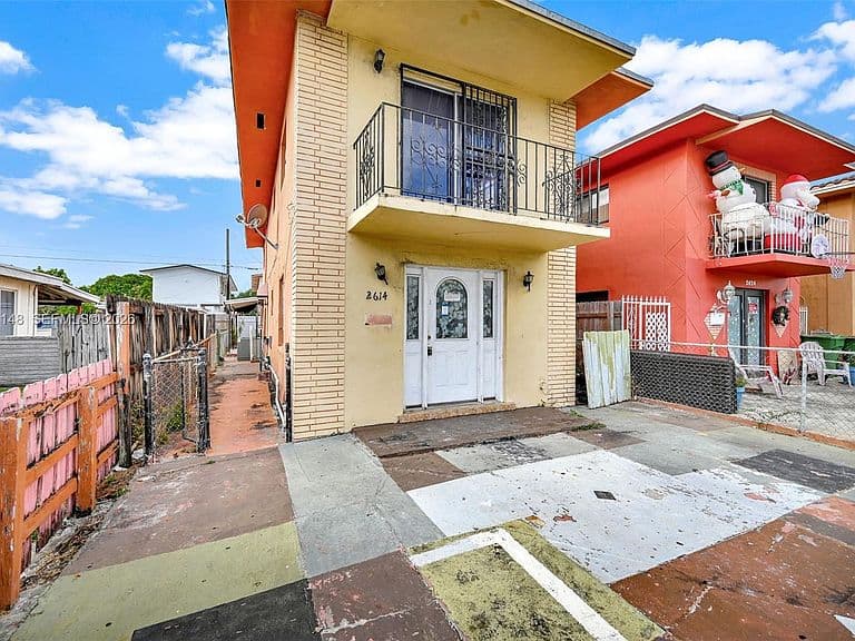 Listing photo 3